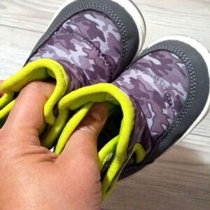 (72-3395)  🔥3/$20🔥 SURPRIZE by Stride Rite  Shoes  Size 4